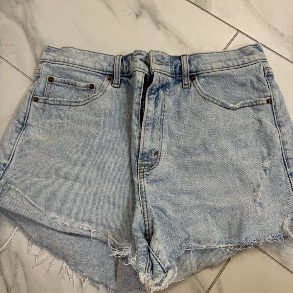 Abercrombie & Fitch Light High Rise Mom Shorts